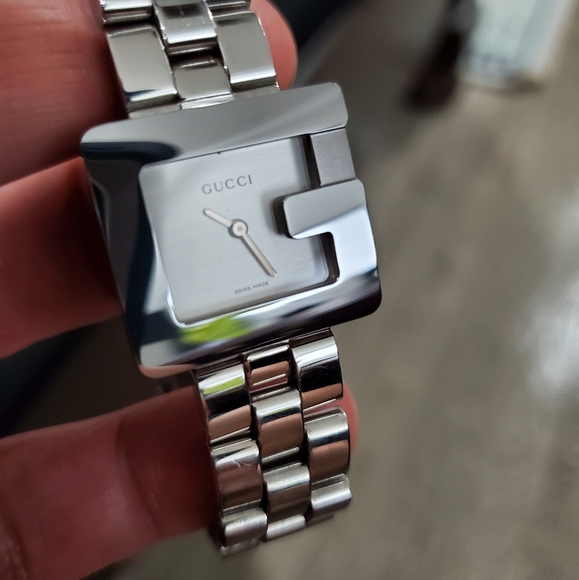 Gucci Ladies G Bezel Silver Dial Stainless Watch - Picture 5 of 16